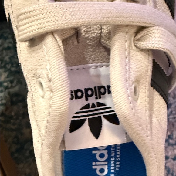 BNWT- Suede Adidas Tan and Black Sneakers 🖤🤎🌟 - Picture 4 of 9